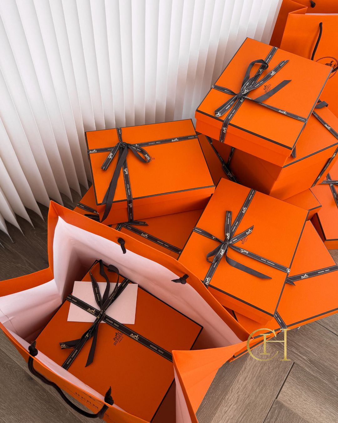 Коробка Hermès с лентой