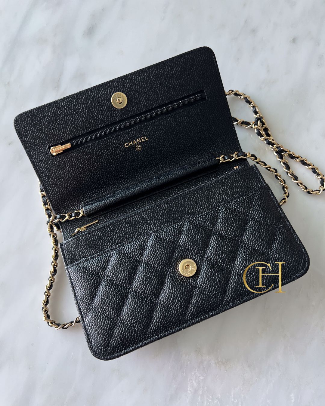 Chanel WOC на мраморе